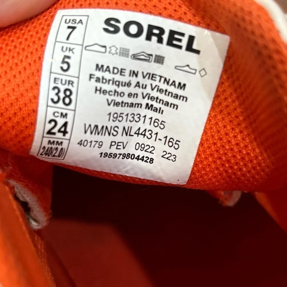 Sorel Women's Out N About III Classic Boot SIZE 7 Bleached Ceramic/ Orange